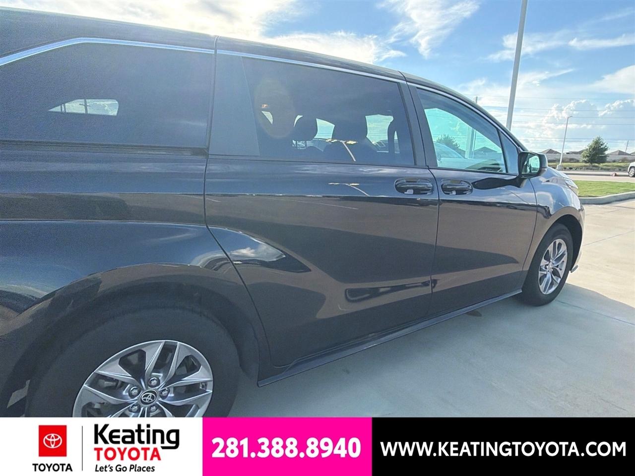 Toyota Sienna LE 8-Passenger 2025