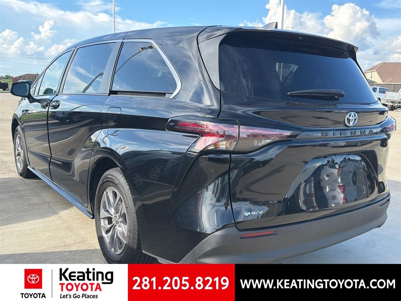 Toyota Sienna LE 8-Passenger 2025