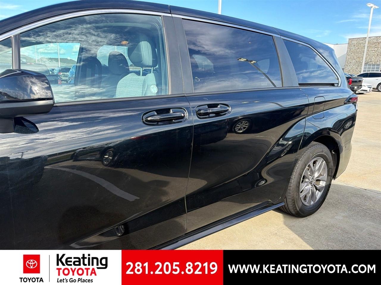 Toyota Sienna LE 8-Passenger 2025