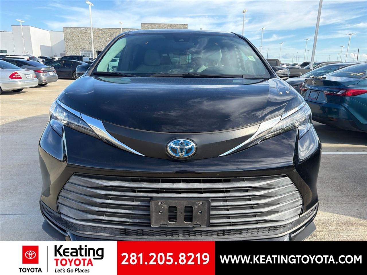 Toyota Sienna LE 8-Passenger 2025