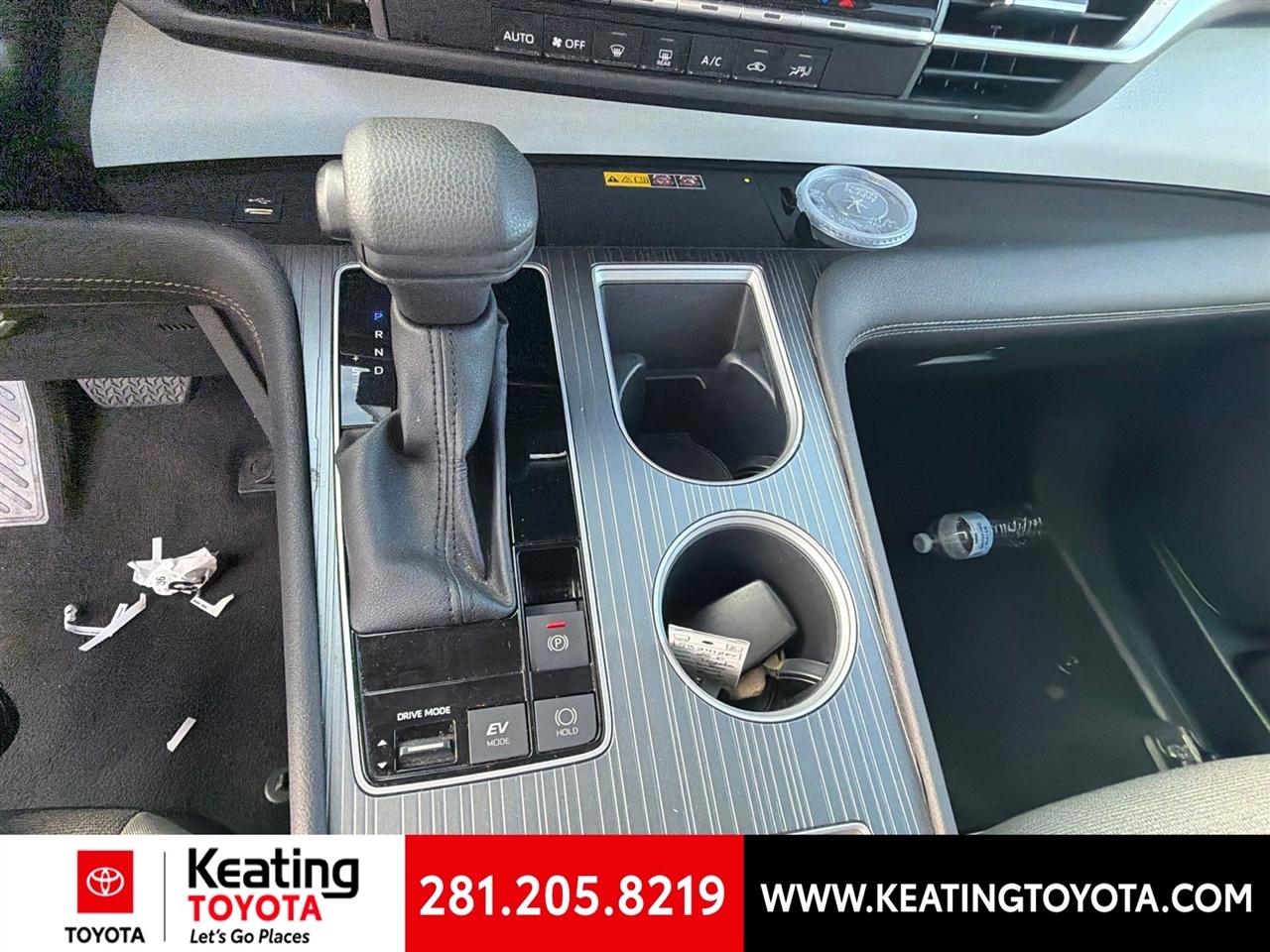 Toyota Sienna LE 8-Passenger 2025