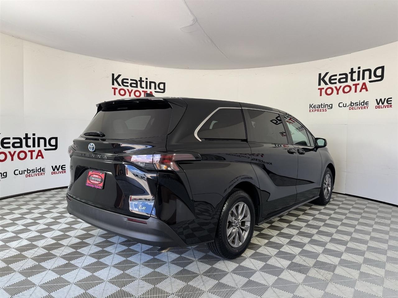 Toyota Sienna LE 8-Passenger 2025