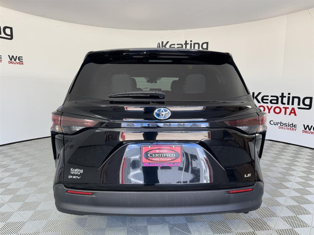 Toyota Sienna LE 8-Passenger 2025