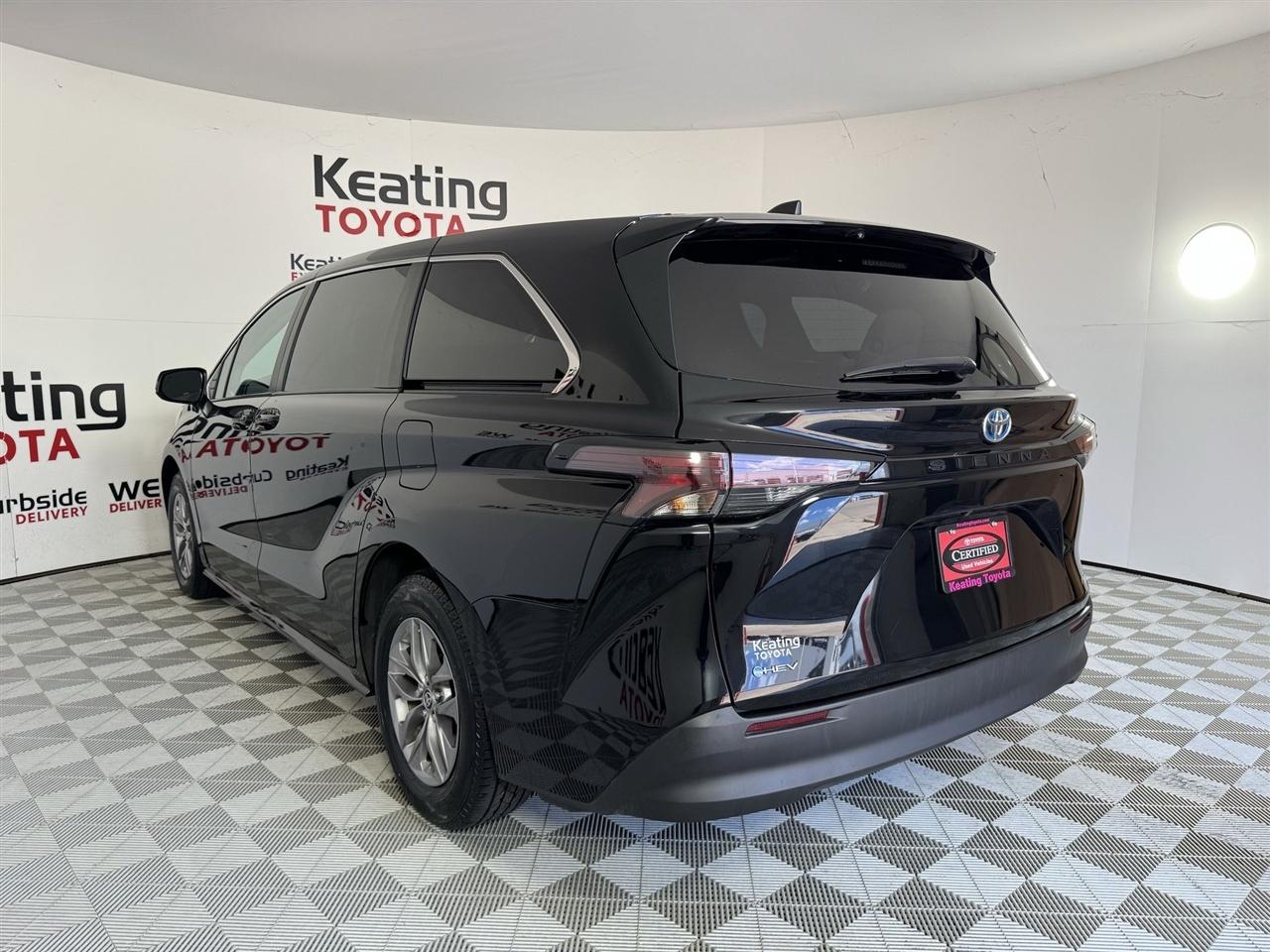Toyota Sienna LE 8-Passenger 2025