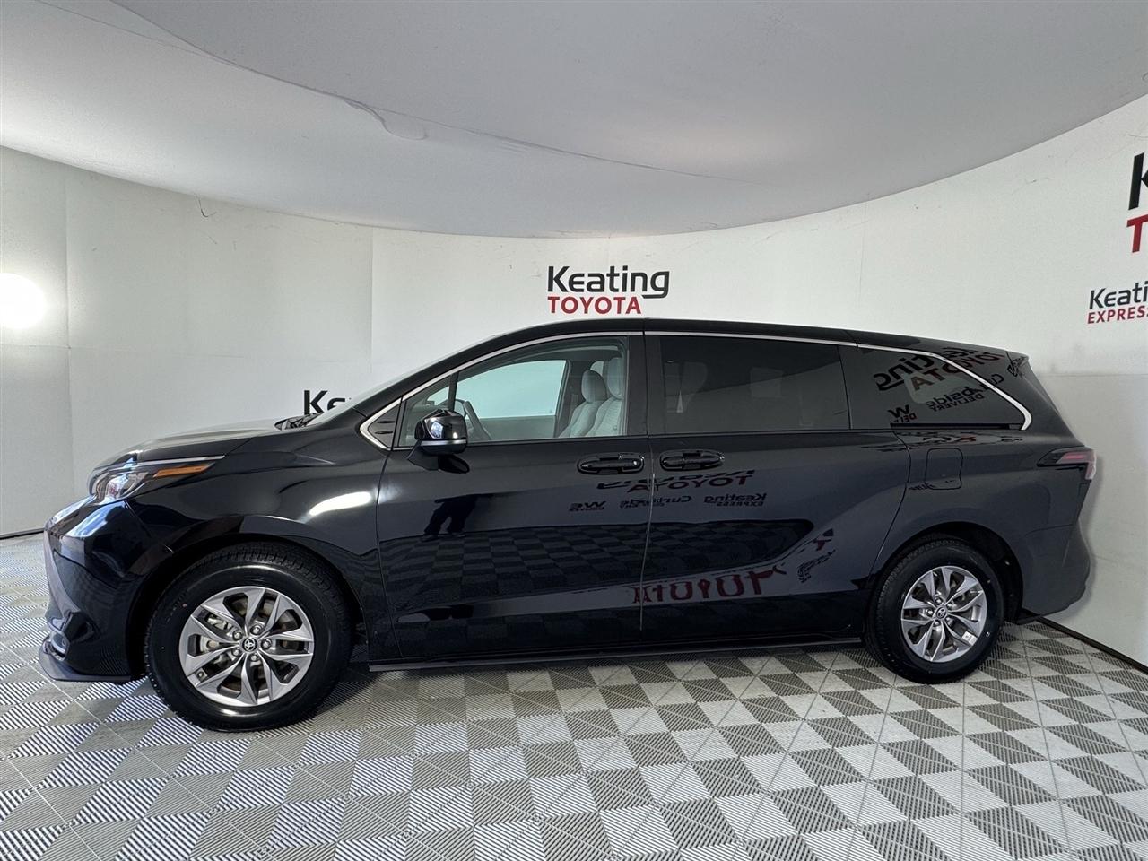 Toyota Sienna LE 8-Passenger 2025