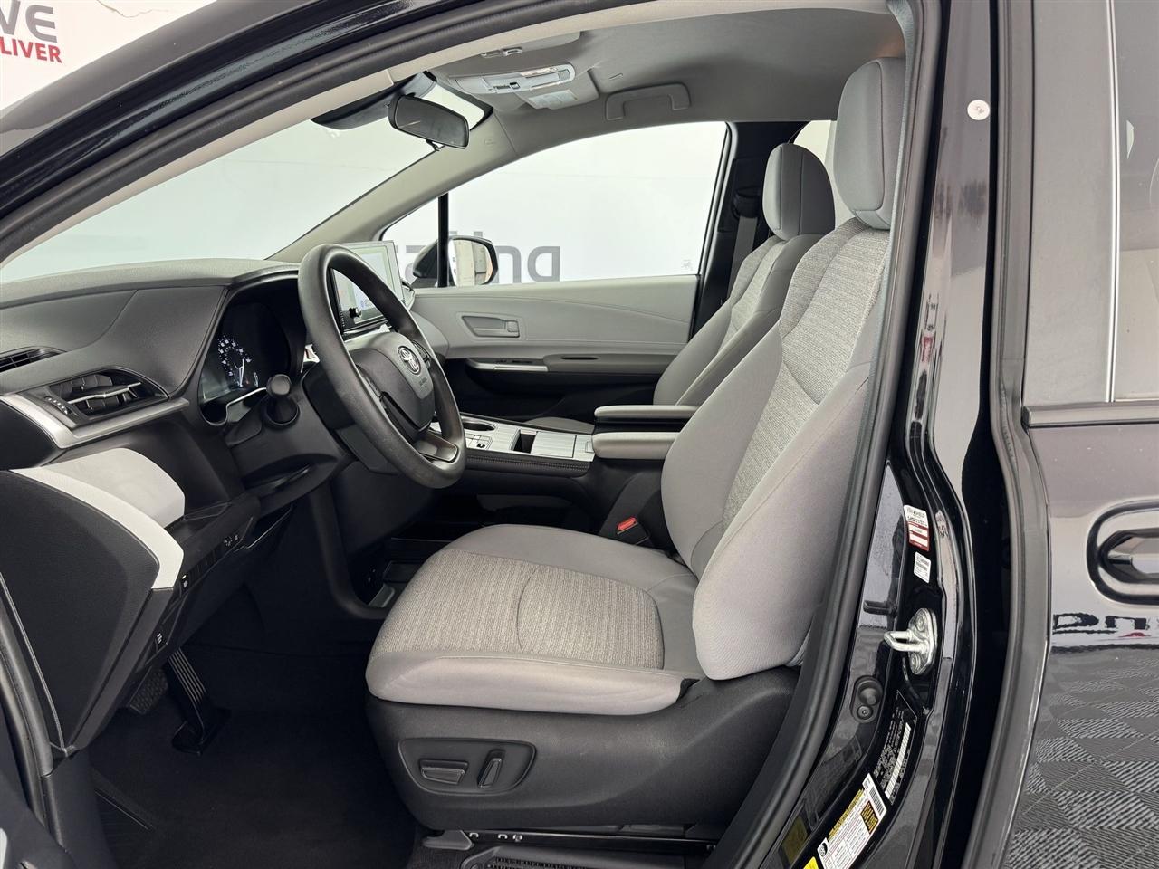 Toyota Sienna LE 8-Passenger 2025