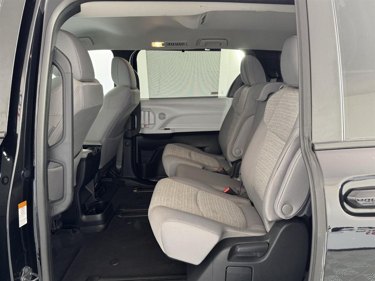 Toyota Sienna LE 8-Passenger 2025