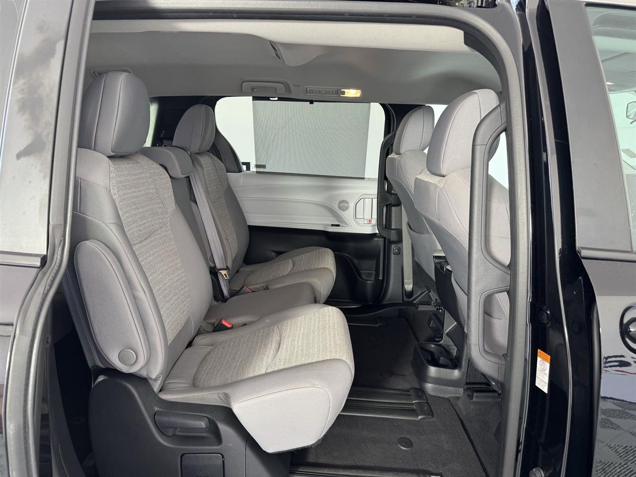 Toyota Sienna LE 8-Passenger 2025