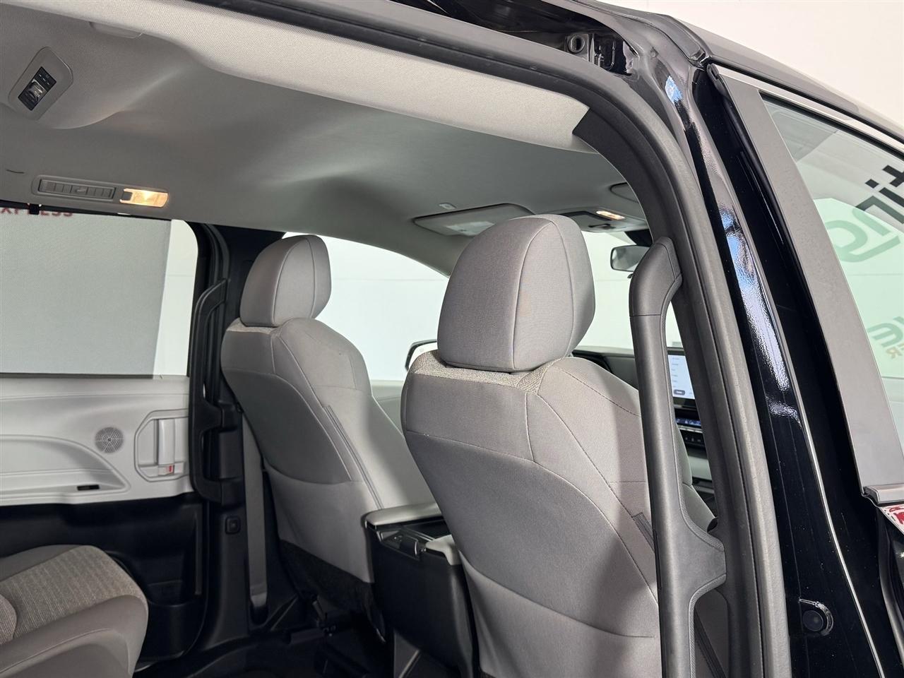 Toyota Sienna LE 8-Passenger 2025