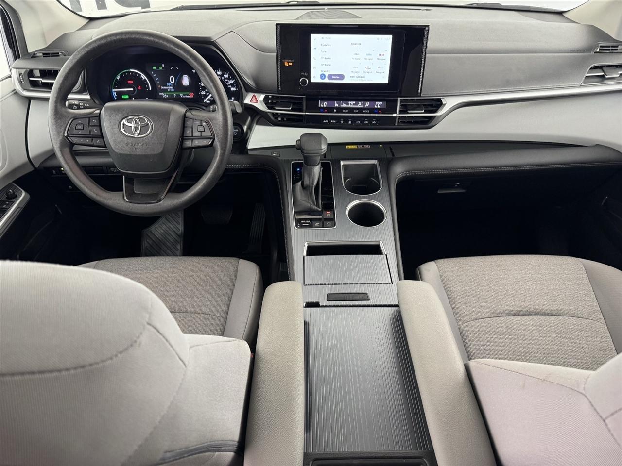 Toyota Sienna LE 8-Passenger 2025