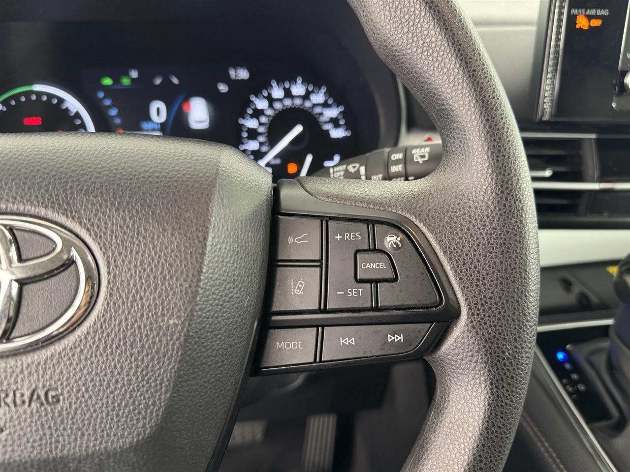 Toyota Sienna LE 8-Passenger 2025