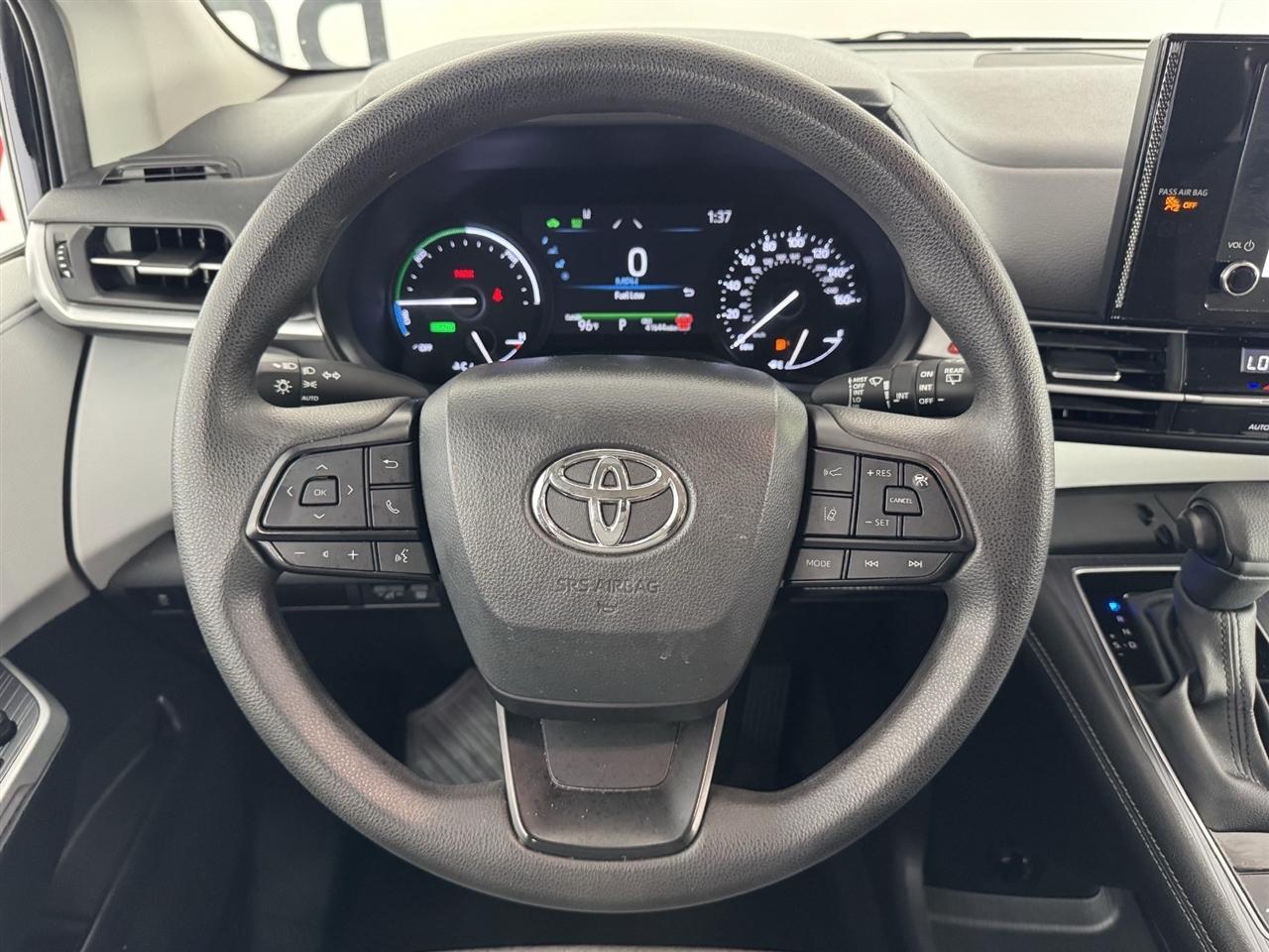 Toyota Sienna LE 8-Passenger 2025