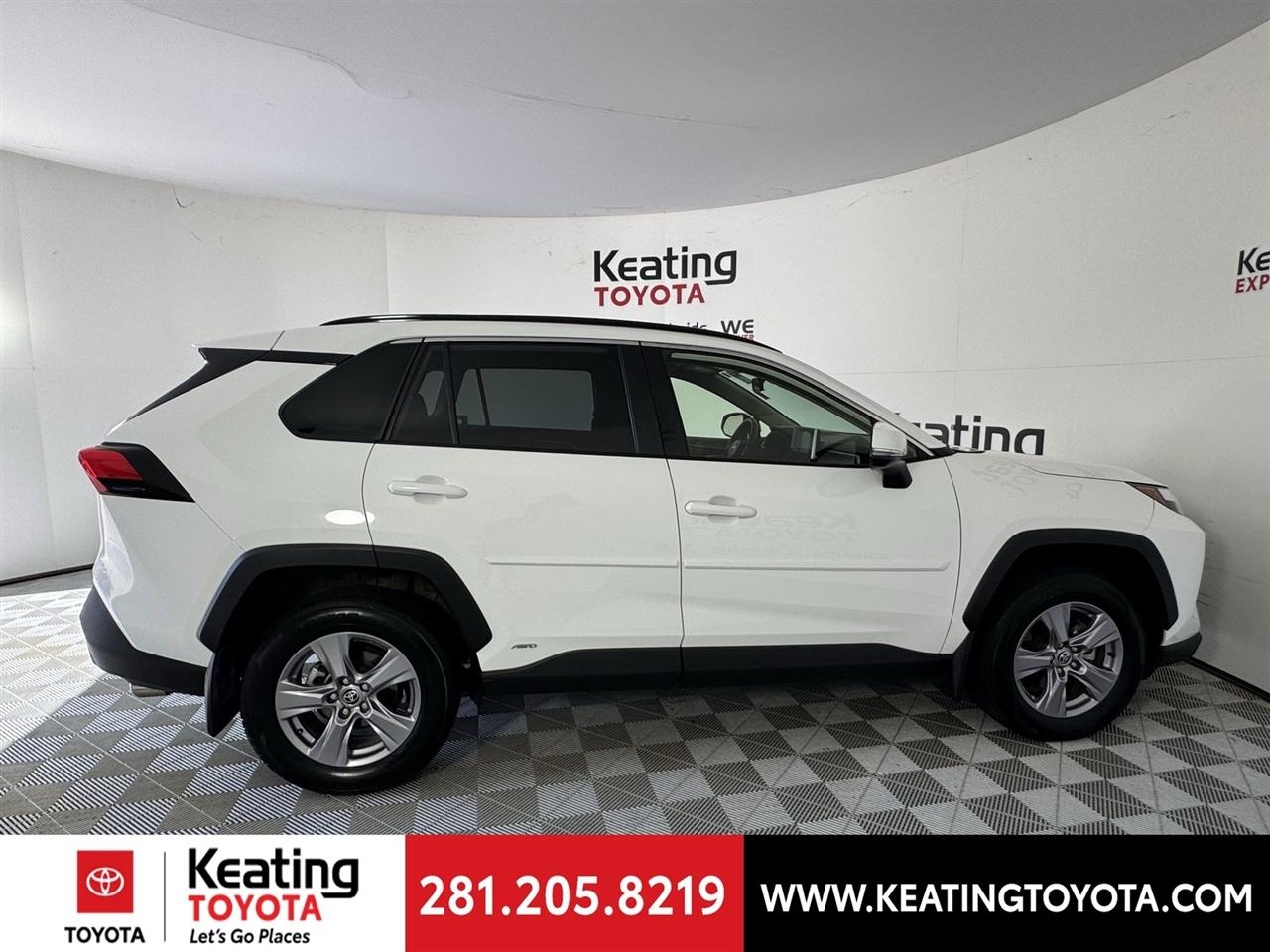 Toyota RAV4 Hybrid XLE 2025