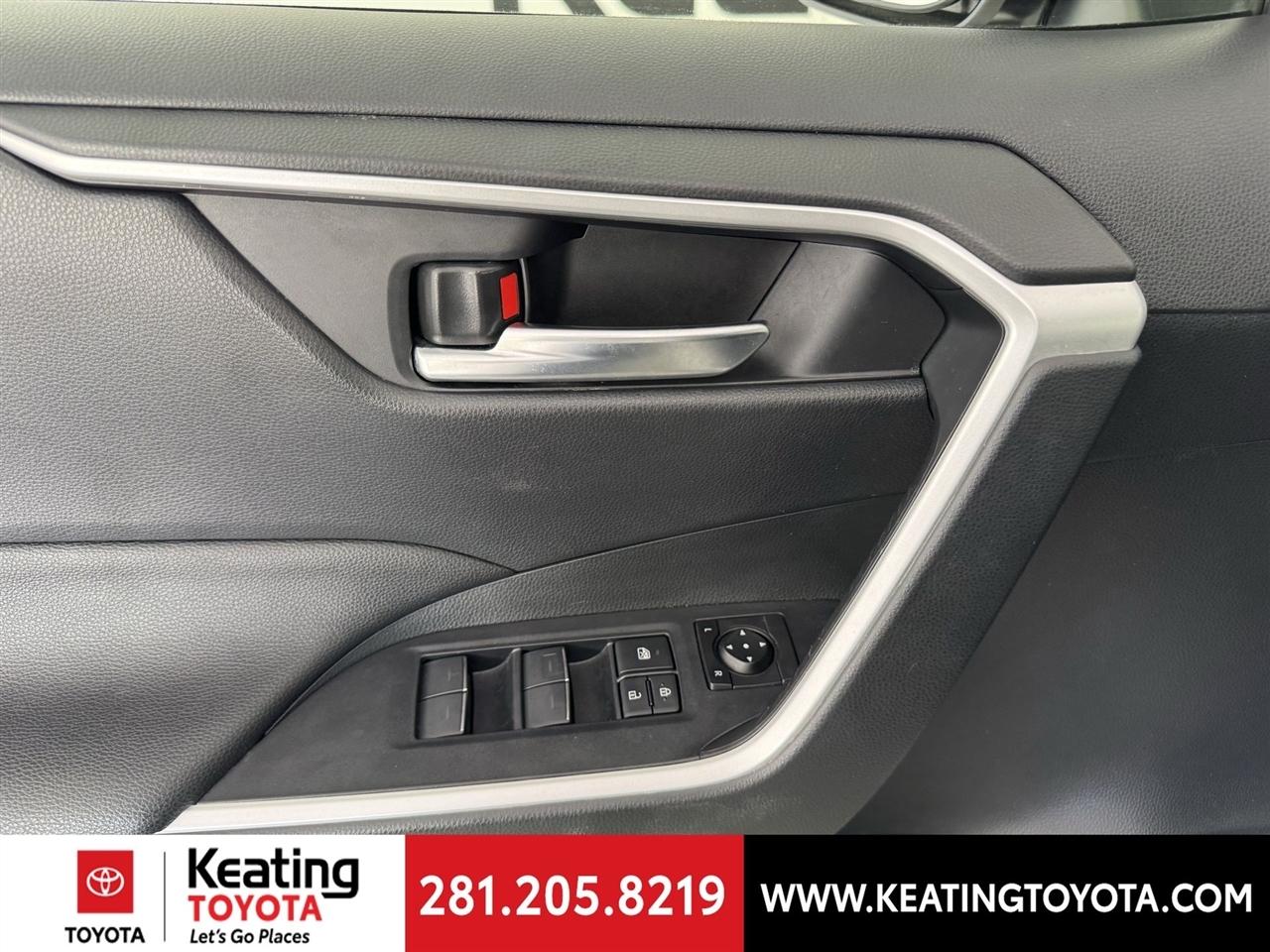 Toyota RAV4 Hybrid XLE 2025