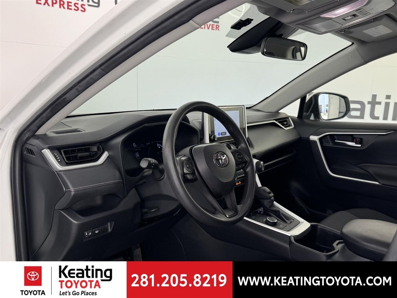 Toyota RAV4 Hybrid XLE 2025