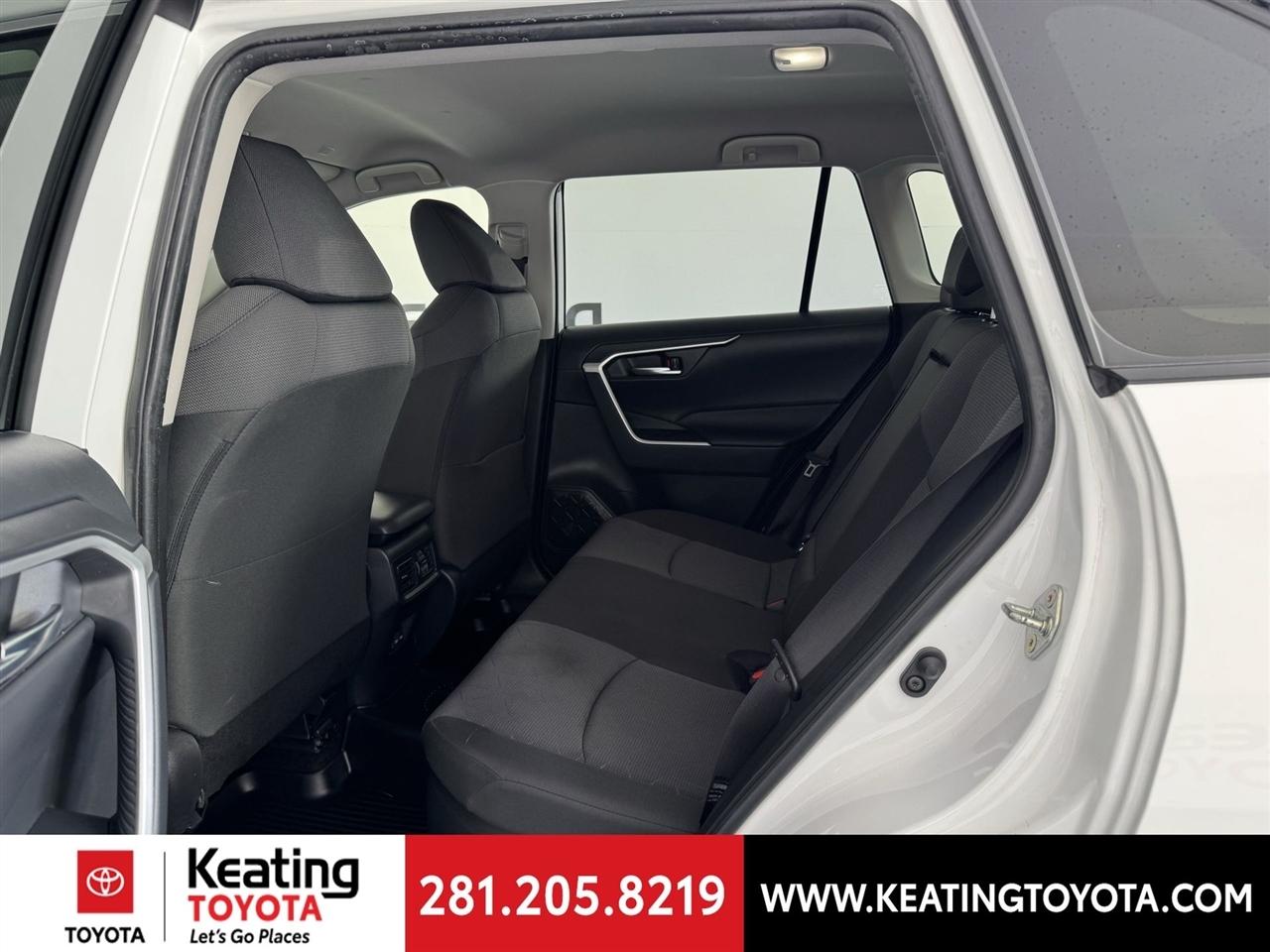 Toyota RAV4 Hybrid XLE 2025