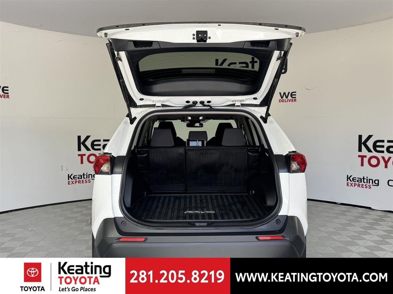 Toyota RAV4 Hybrid XLE 2025