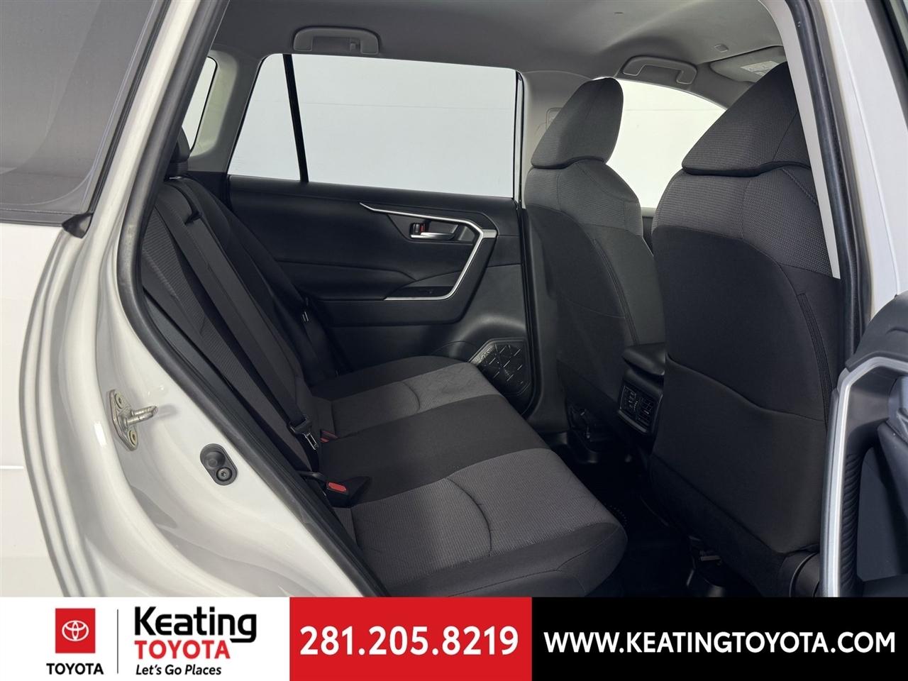 Toyota RAV4 Hybrid XLE 2025