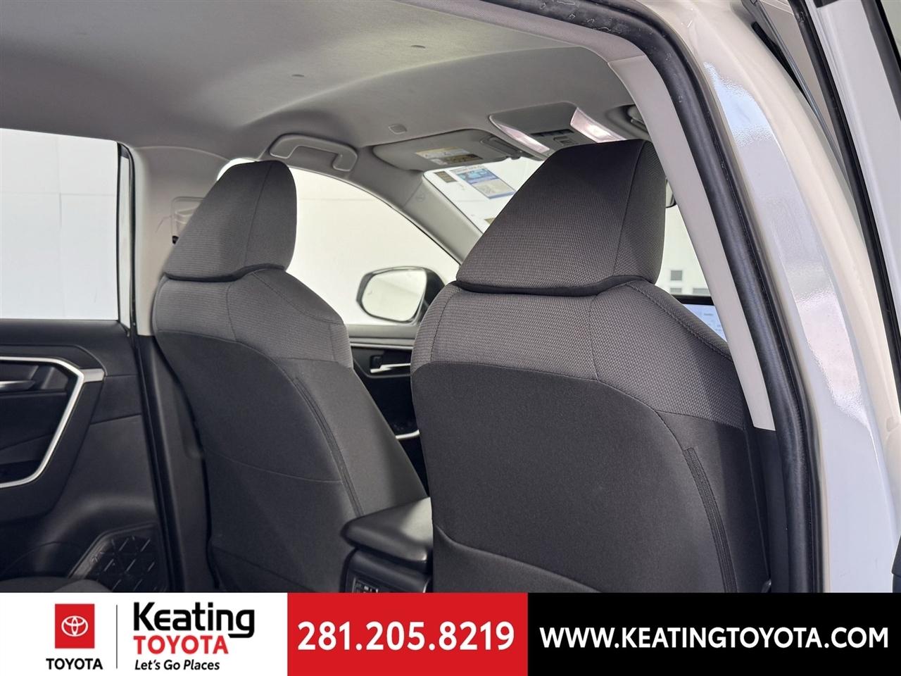 Toyota RAV4 Hybrid XLE 2025