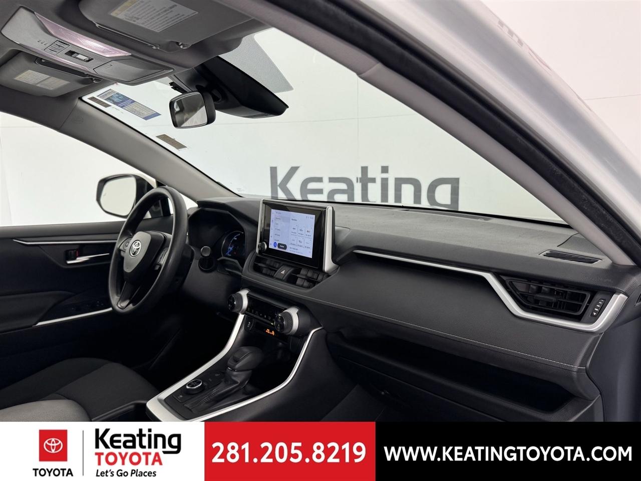 Toyota RAV4 Hybrid XLE 2025