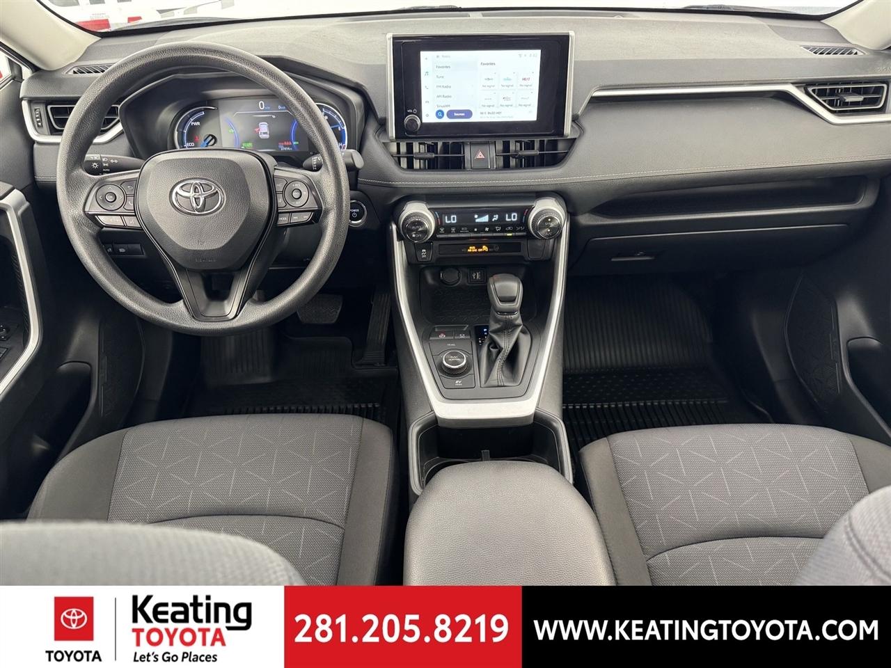 Toyota RAV4 Hybrid XLE 2025