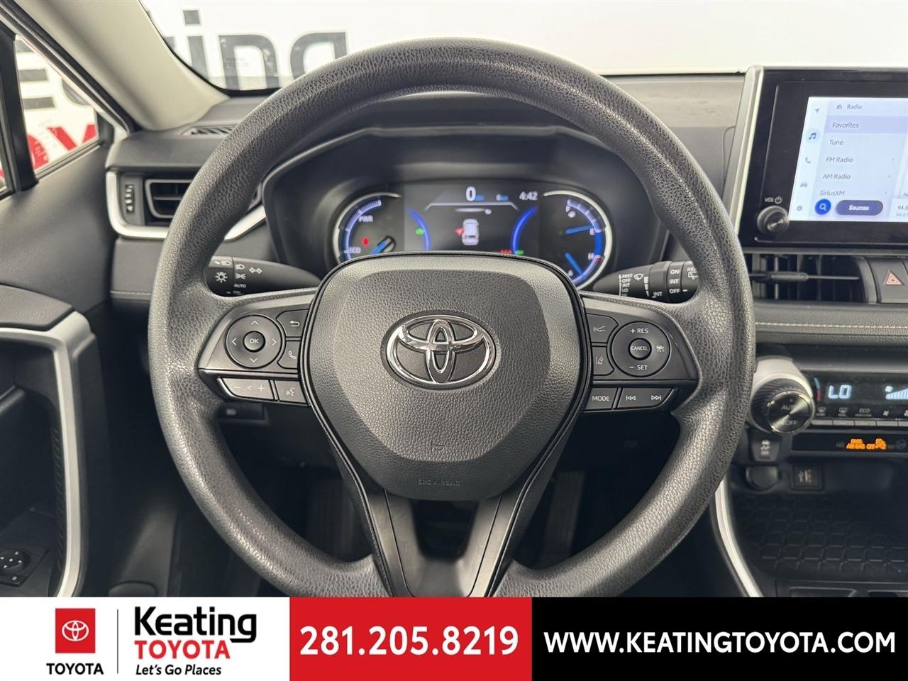 Toyota RAV4 Hybrid XLE 2025