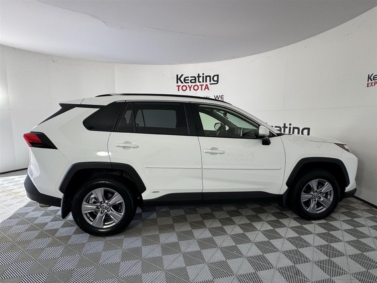 Toyota RAV4 Hybrid XLE 2025