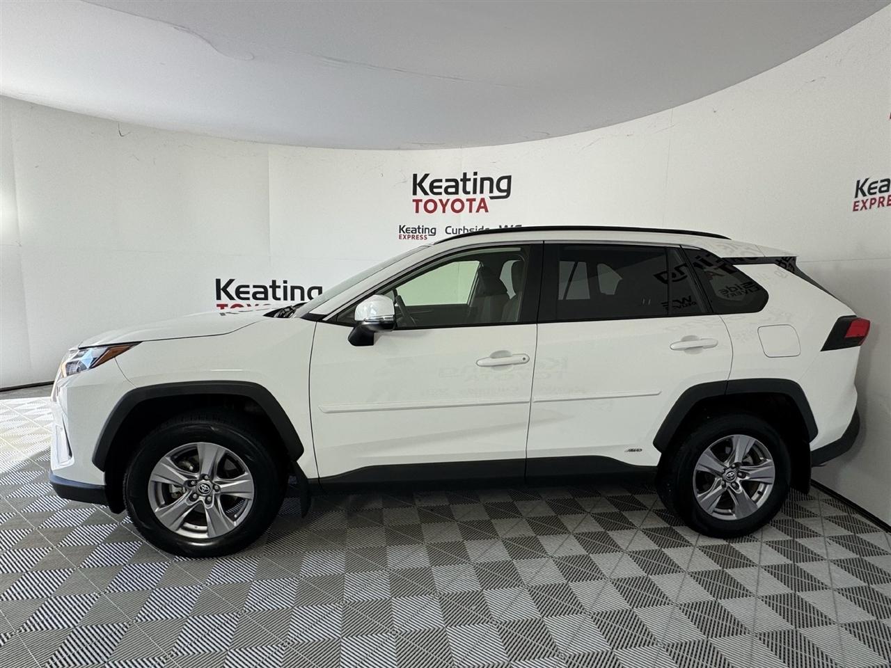 Toyota RAV4 Hybrid XLE 2025