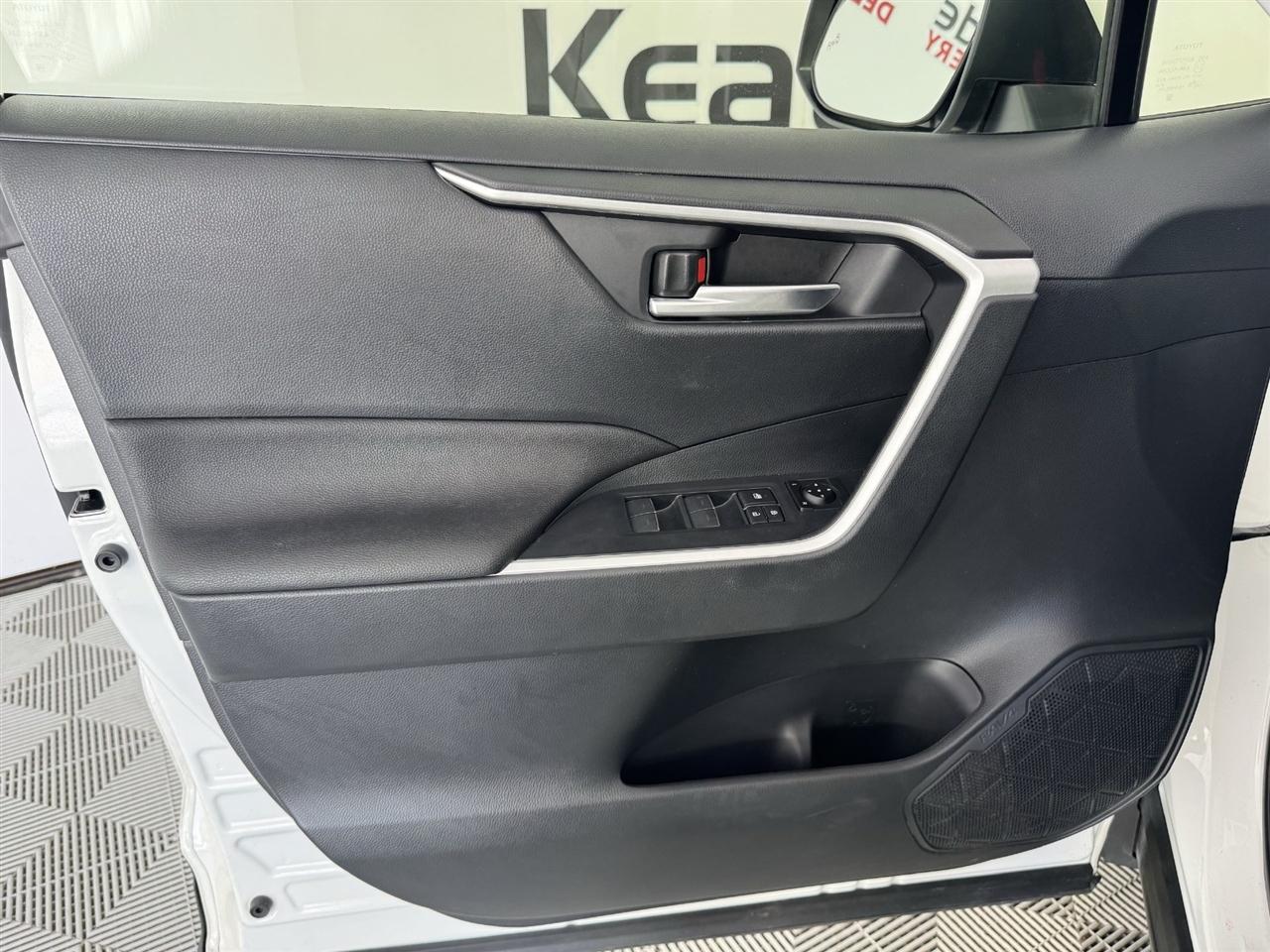 Toyota RAV4 Hybrid XLE 2025