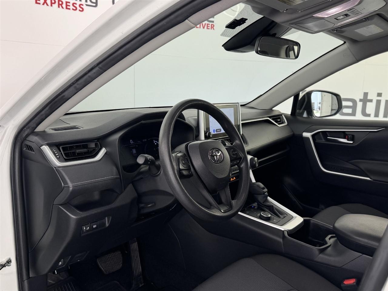 Toyota RAV4 Hybrid XLE 2025