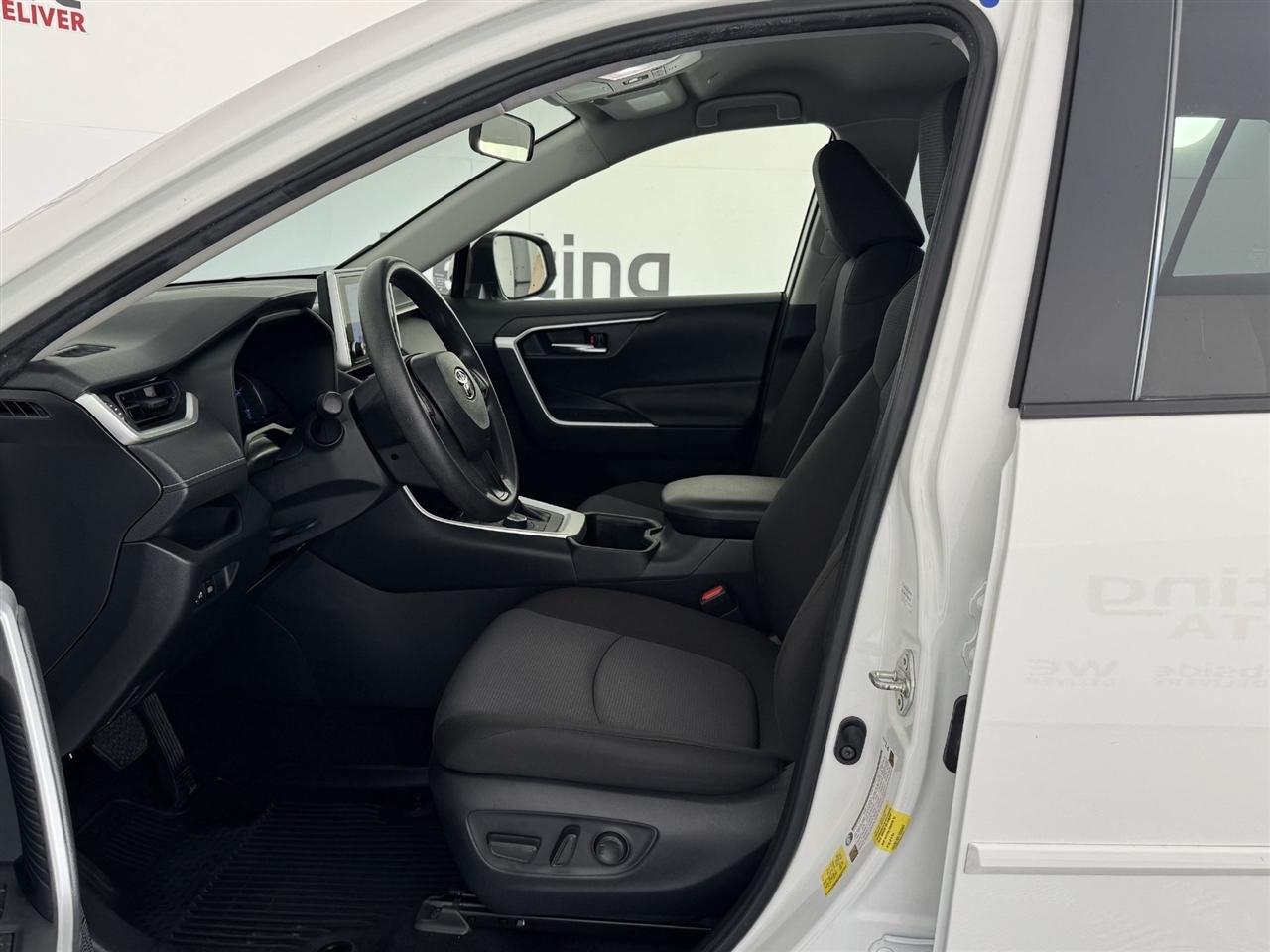 Toyota RAV4 Hybrid XLE 2025