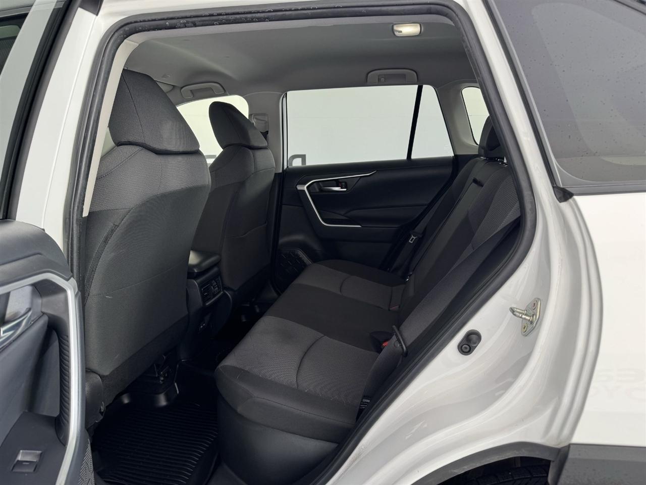 Toyota RAV4 Hybrid XLE 2025
