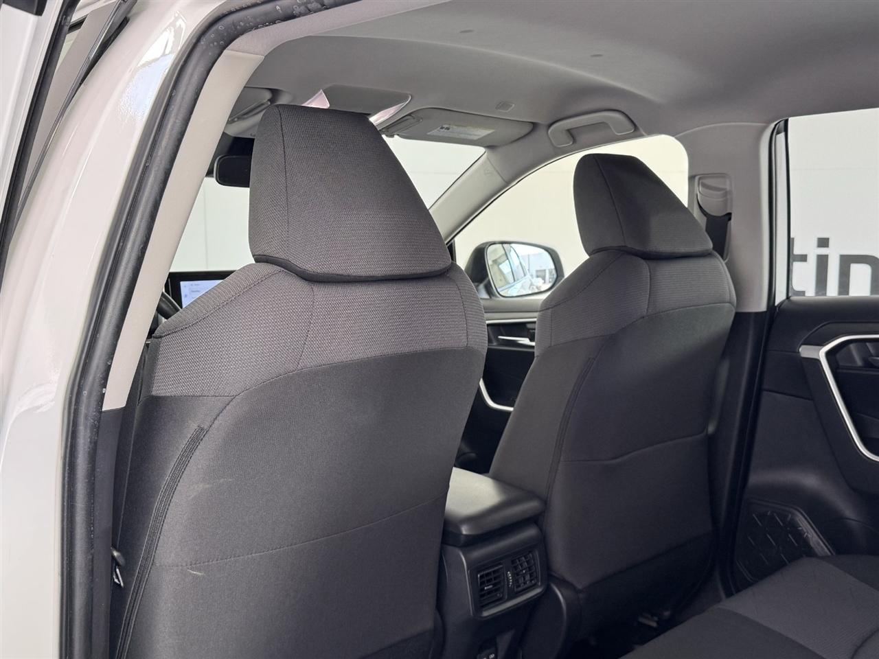 Toyota RAV4 Hybrid XLE 2025