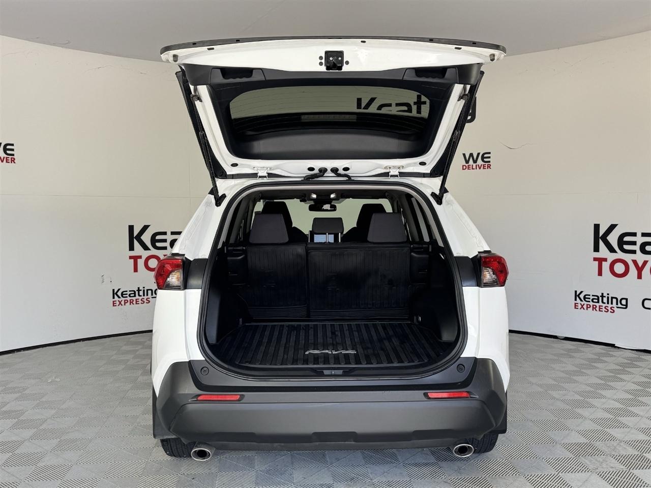 Toyota RAV4 Hybrid XLE 2025