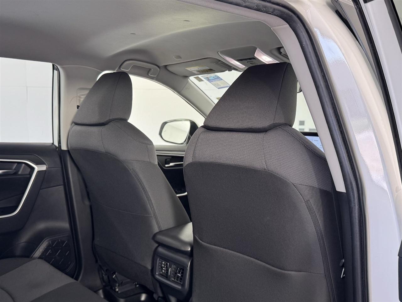 Toyota RAV4 Hybrid XLE 2025