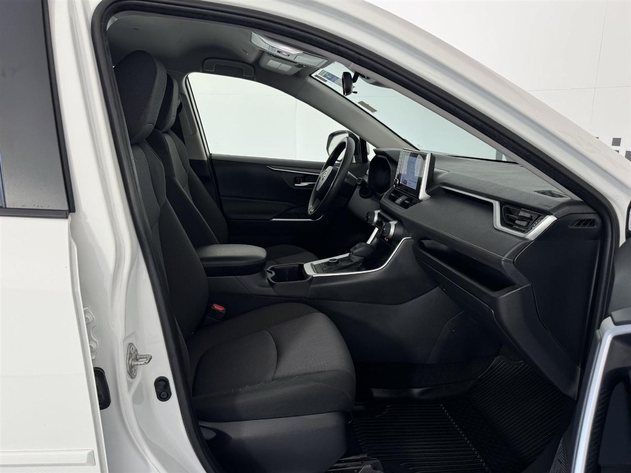 Toyota RAV4 Hybrid XLE 2025