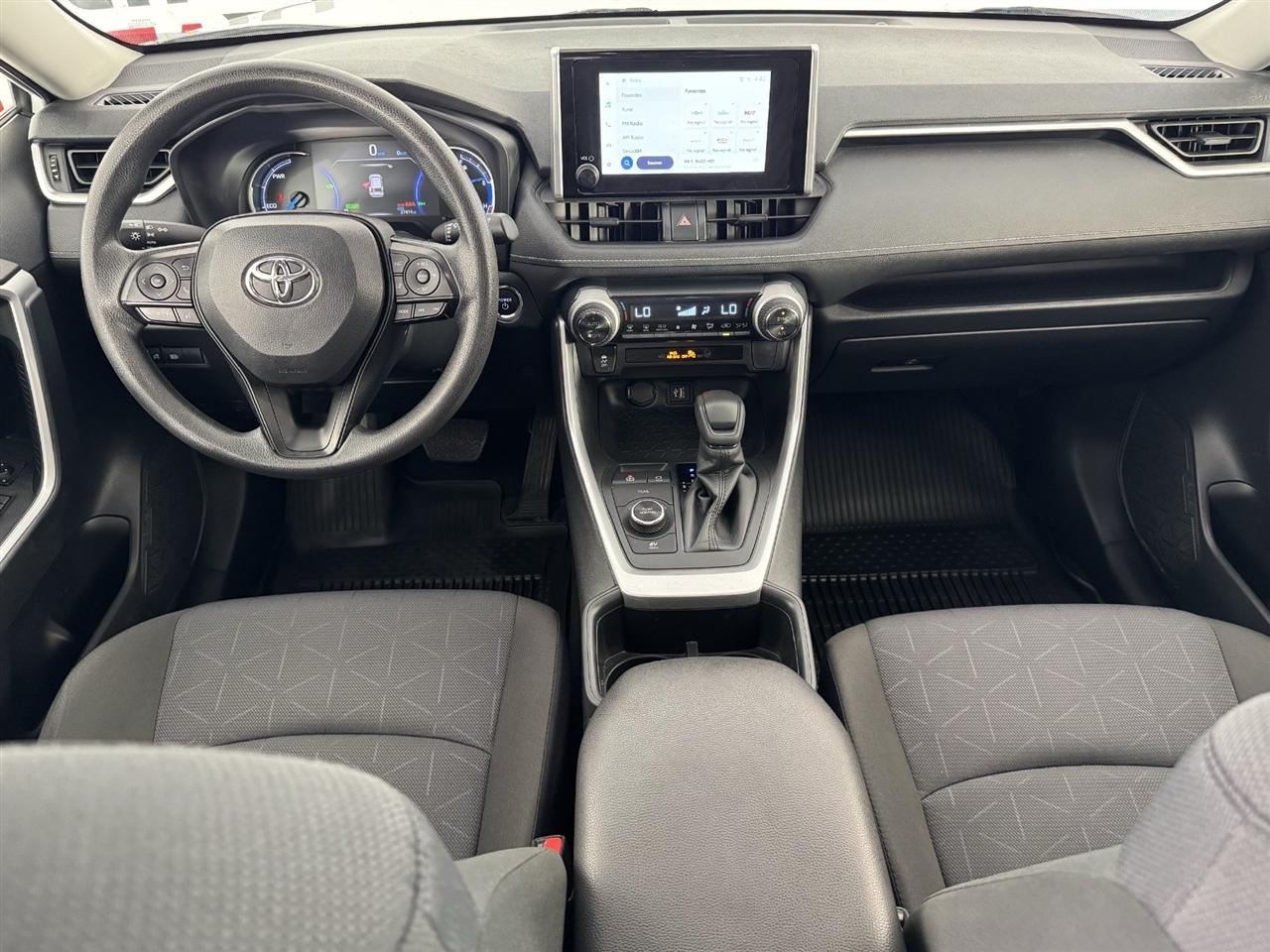 Toyota RAV4 Hybrid XLE 2025