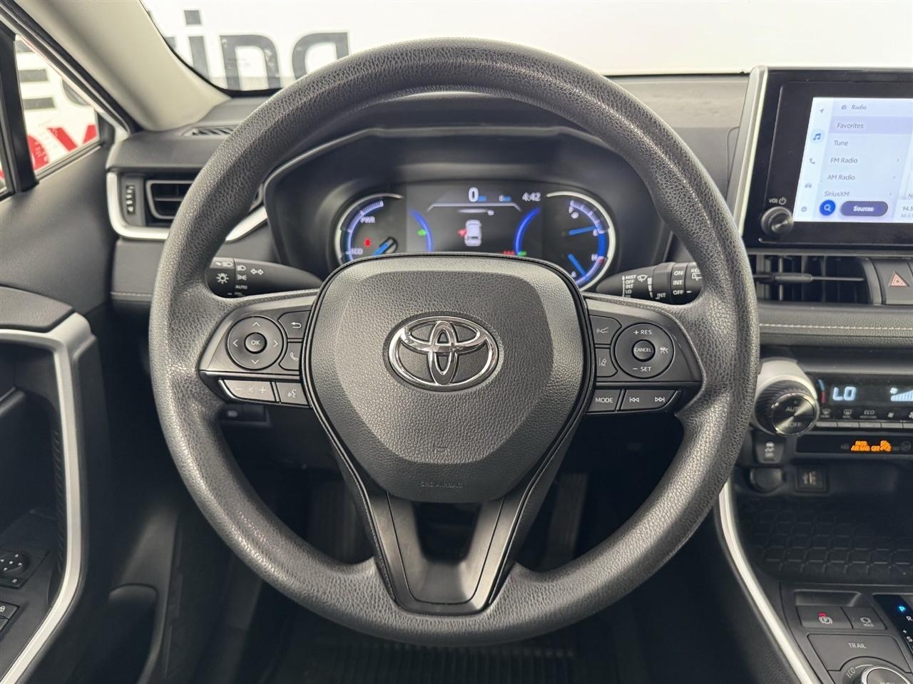 Toyota RAV4 Hybrid XLE 2025