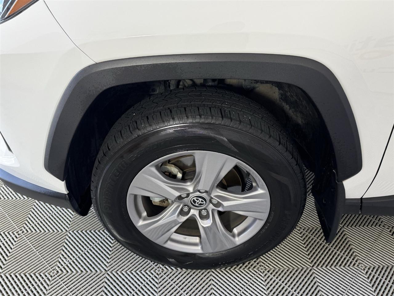 Toyota RAV4 Hybrid XLE 2025