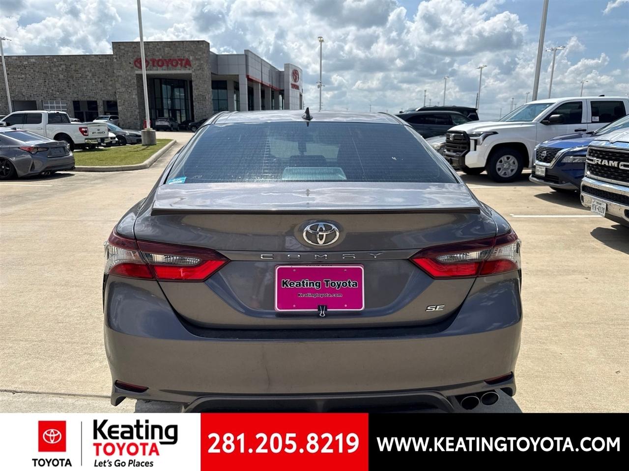 Toyota Camry SE 2023