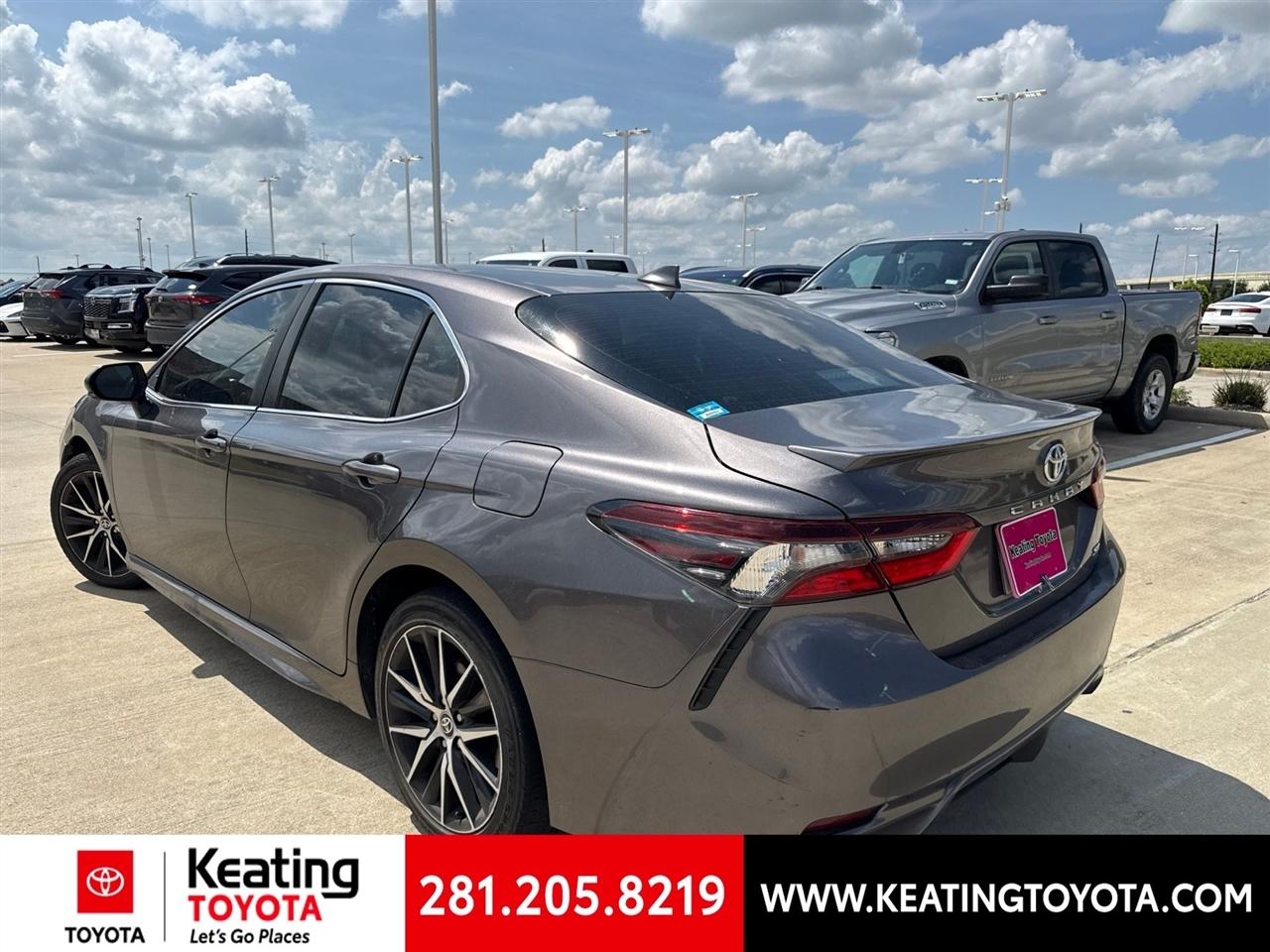 Toyota Camry SE 2023