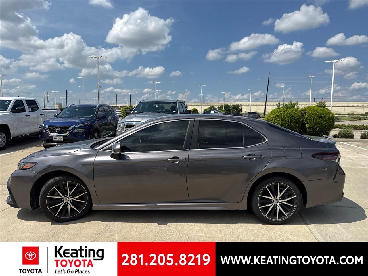 Toyota Camry SE 2023