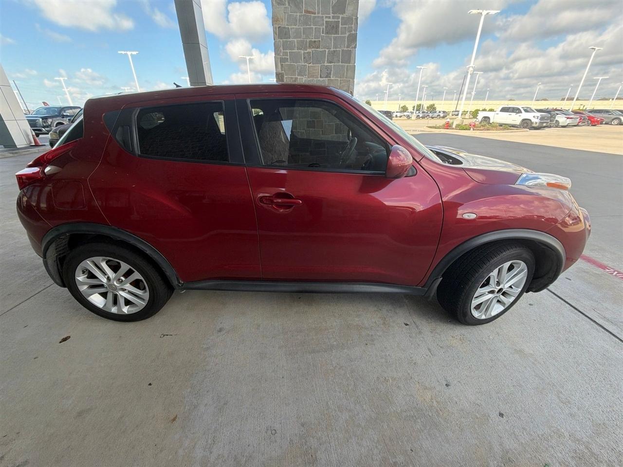 Nissan Juke S FWD 2011