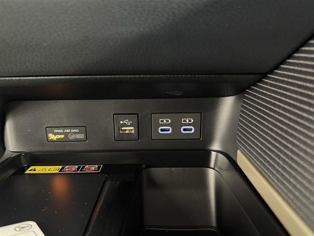 Toyota Camry Hybrid XLE 2026