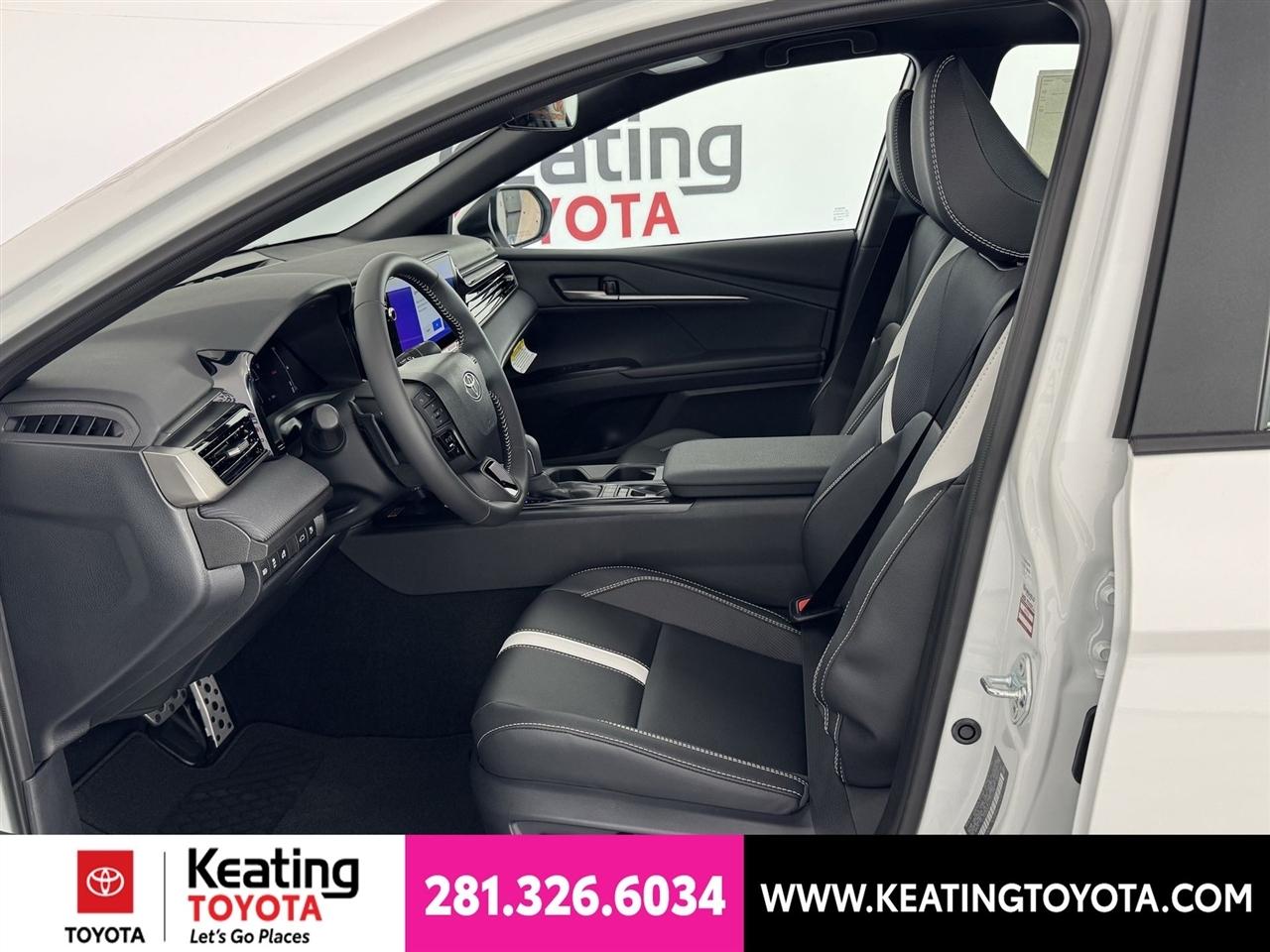 Toyota Camry Hybrid XLE 2026