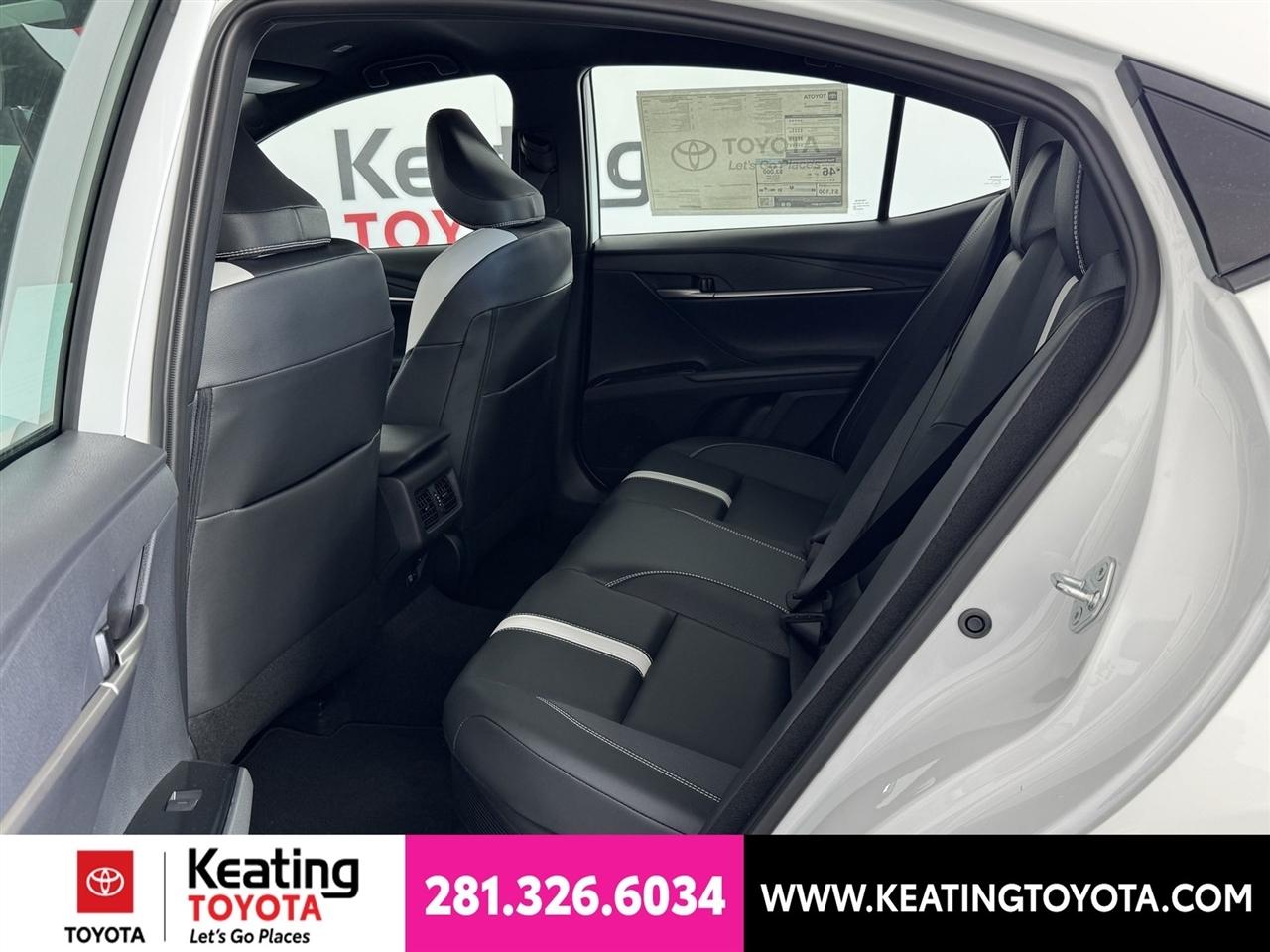 Toyota Camry Hybrid XLE 2026