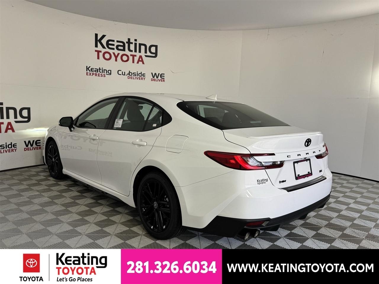 Toyota Camry Hybrid XLE 2026