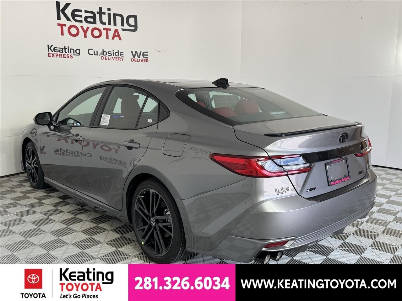 Toyota Camry Hybrid XLE 2026