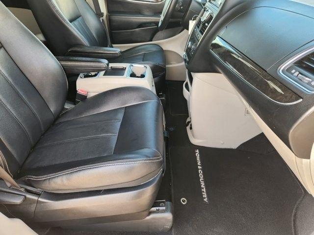Chrysler Town & Country Touring 2014