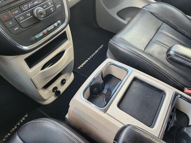 Chrysler Town & Country Touring 2014